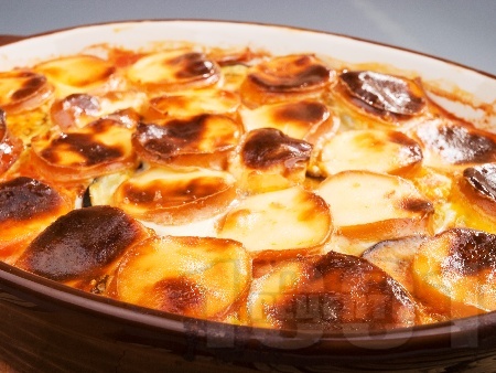 Запечени тиквички с топено сирене, яйца и домати на фурна - снимка на рецептата